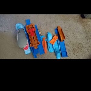 Shark hotwheels track
